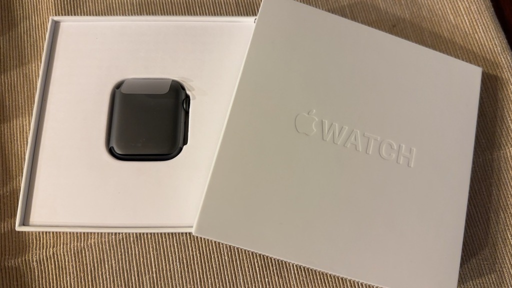 新品の Apple Watch