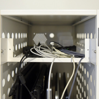 ノートPCのACアダプタが設置できる手の入る空間